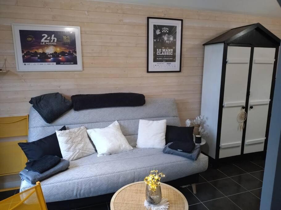 Joli Studio Mezzanine Proche Pole Europeen Yvré-lʼÉvêque Exteriör bild